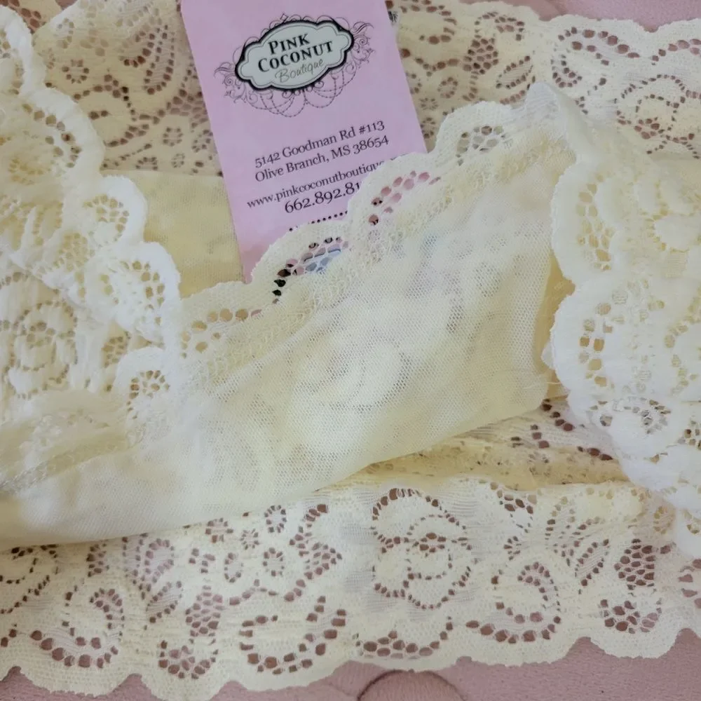 Boutique‎ Brand Wishlist Cream Lace Bandeau Bra Scallop Edge Size Medium / Large